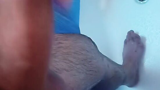 Кончаю в душе