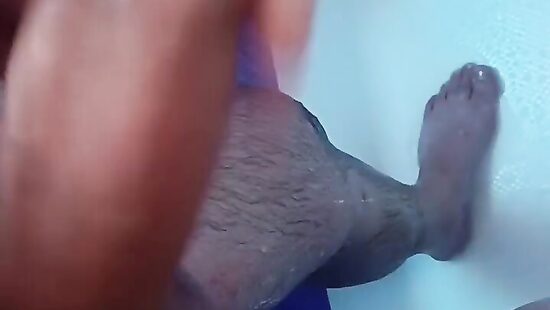 Кончаю в душе