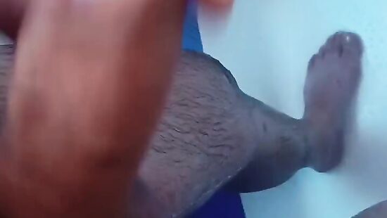 Кончаю в душе