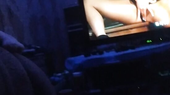 Моя романтик обстановка в спальне, телек показывает парнушку и ...