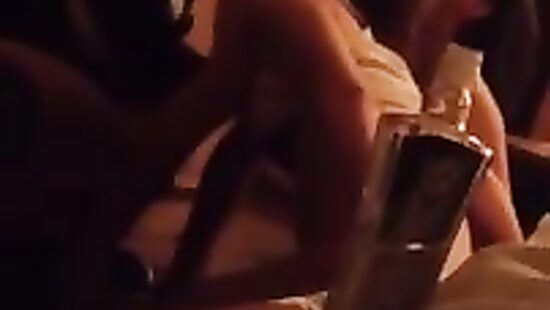 Обработал двух подружек)