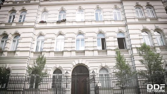 В Будапеште молодожёны в отеле устроили тройничок с консьержем