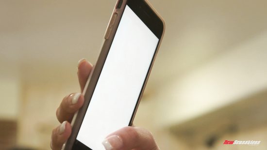 По ошибке отправила другу эротический снимок и получила жаркий секс