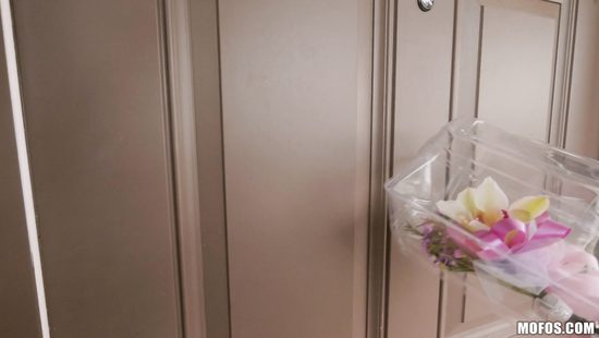 Перед выпускным рыженькая студентка чпокнулась со своим бойфрендом