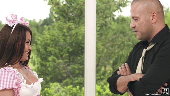 Непослушная горничная предлагает своё тело богатому хозяину