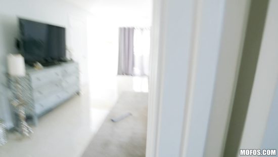 Словил дома красивую воровку и наказал сексом от первого лица