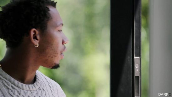 Африканец дал в рот красивой белой соседке и засадил ей в жопу