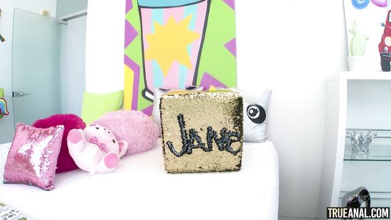 Отодрал жопастую блондинку в очко и заполнил его спермой