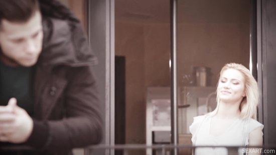 Ревнивые молодые любовники после ссоры мирятся жарким сексом