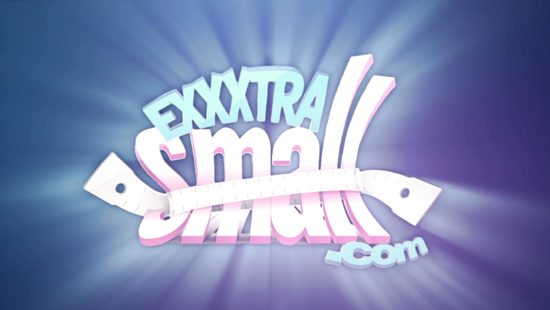 Качок огромным членом чуть не порвал киску миниатюрной девчонки