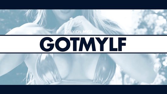 В гараже рокер трахнул случайную попутчицу и свою грудастую жену