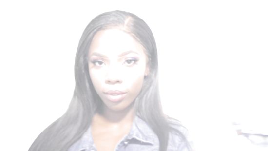 Разорвал на негритянке новые джинсы и отодрал на кухне во все щели