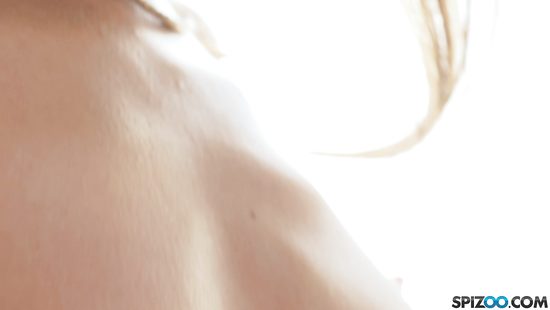 Представь что это тебе делает глубокий минет брюнетка нереальной красоты