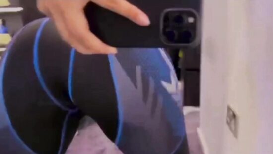 Немного попки)