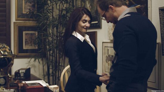 Худенькая школьница Мишель Тейлор