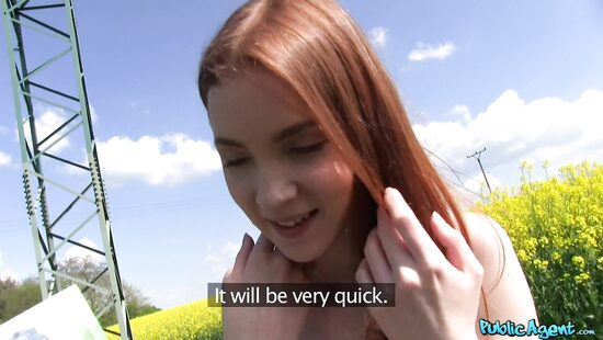 Рыжую студентку трахнули на холме