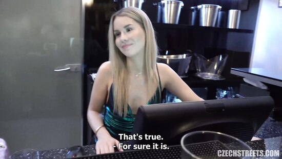 Жена владельца борделя сквиртует