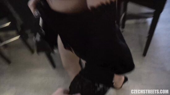 Жена владельца борделя сквиртует