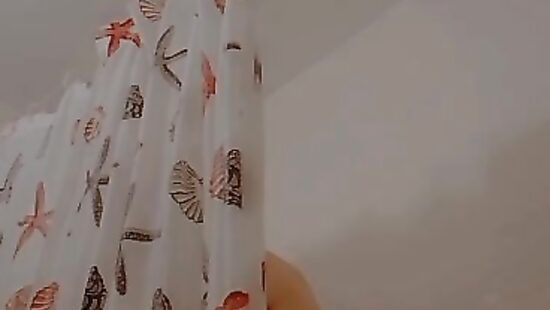 Немножко танцую в душе