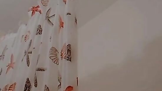 Немножко танцую в душе