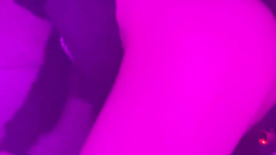 Посмотри что я прячу под юбочкой