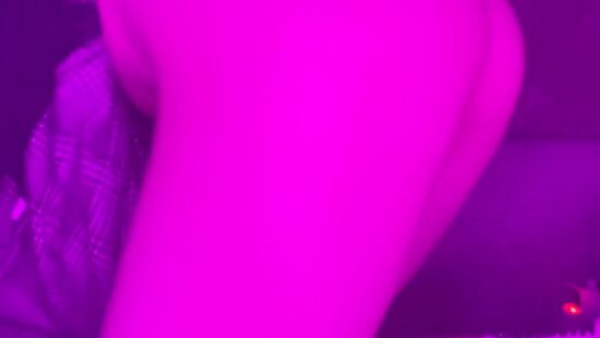 Посмотри что я прячу под юбочкой