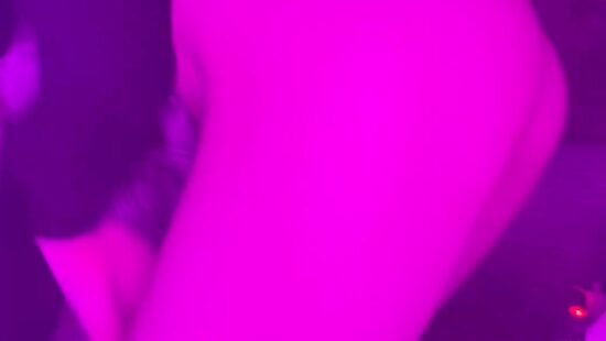 Посмотри что я прячу под юбочкой