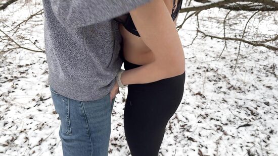 Настолько горячая жена, что мороз не берет