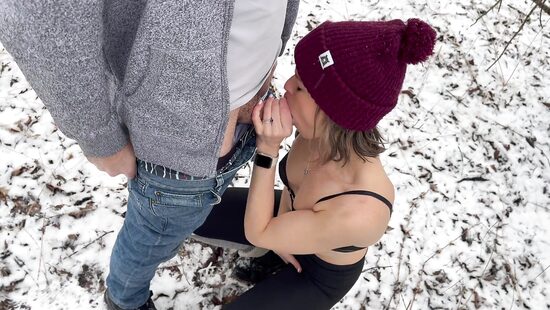 Настолько горячая жена, что мороз не берет