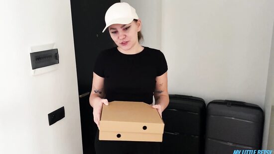 Ты доставила пиццу, я доставлю удовольствие