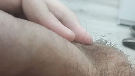 Дрочу член с закрытой головкой