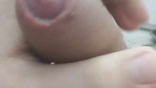 Дрочу член с закрытой головкой