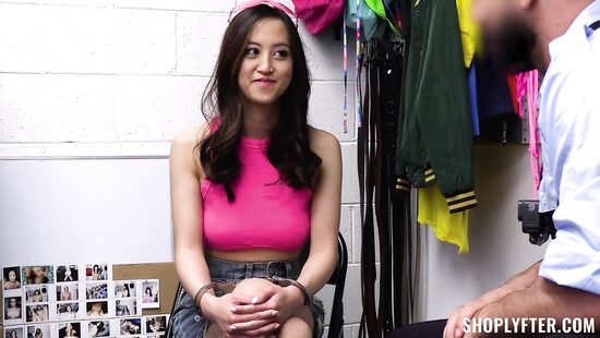 Невинность - лишь фасад