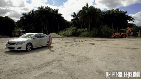 Беззащитную латинку кудрявый чувак жёстко трахнул в фургоне и дома