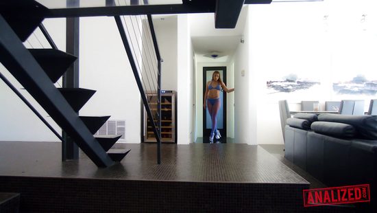 Анальный хардкор с сочной подружкой в синих колготках