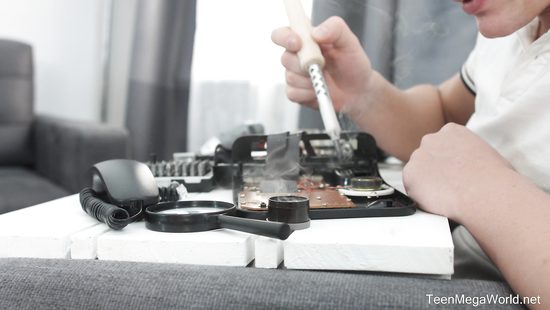 Чтобы отвлечь любимого от работы тёлка согласилась на анальный секс