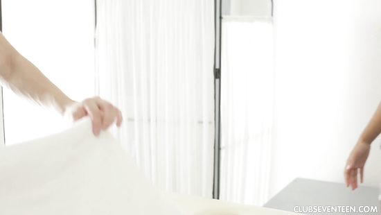 Большой болт массажиста пришёлся по вкусу молодой клиентке