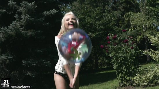 Студентка вместо подготовки к экзаменам шпилится в попку с бойфрендом