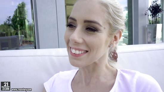 Приехали в загородный дом чтобы насладиться фут фетишем на природе