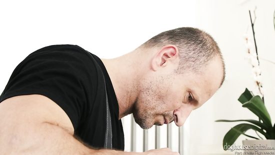 Разнорабочий согласился помочь парню трахнуть подругу во все щели