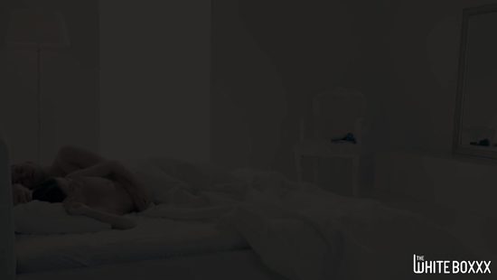 Утренний красивый секс молодой девчонки с горячим парнем