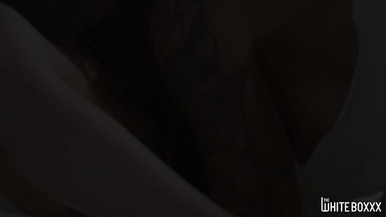 Татуированная сучка делает из подруги блондинки настоящую лесбиянку