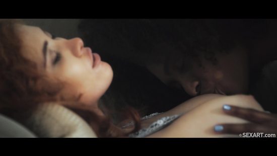 Ревнивая негритоска развела рыженькую подругу на лесбийский секс