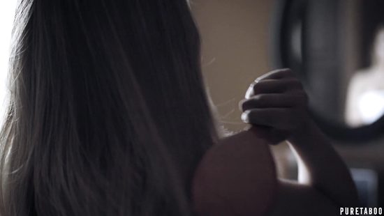 На совершеннолетие подарили падчерице групповой секс