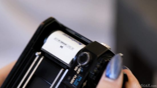 Профессиональный фотограф чпокнул красивую грудастую помощницу