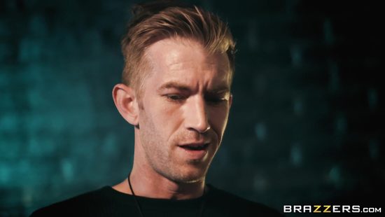 Детектив шпилит в жопу владелицу бара за информацию о своём напарнике