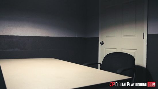 Заключила сделку с детективом и отдалась ему в обмен на закрытие дела