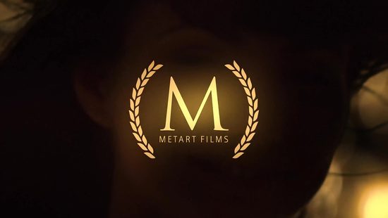 Городская девушка в деревне почувствовала единение с природой