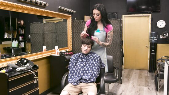 Закроешь ротик и не будешь спорить с мамой, так?