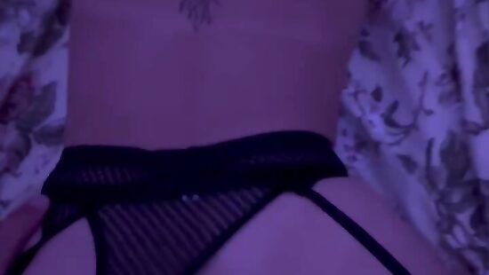 Снял красотку в клубе.